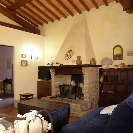 Monte Santa Maria Tiberina Sleeps 6 T764315 Appartamento