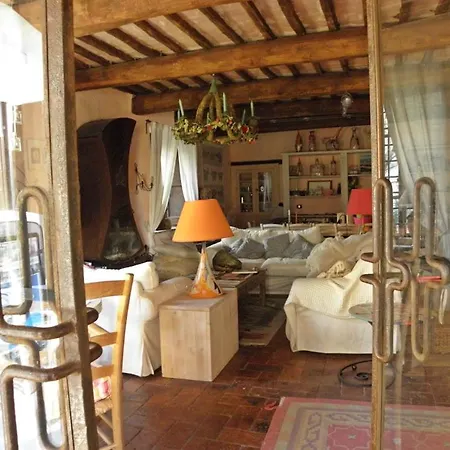 Monte Santa Maria Tiberina Sleeps 6 T764315