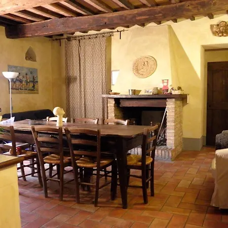 Appartamento Monte Santa Maria Tiberina Sleeps 6 T764315
